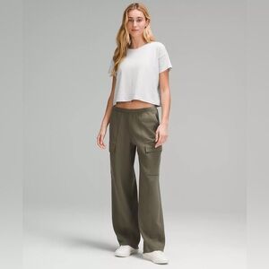 Lululemon Cates crop TShirt Size 8
